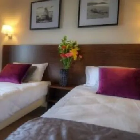 Carlton Hotel 3*
