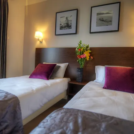 Carlton Hotel 3*