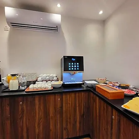 Carlton Hotel 3*