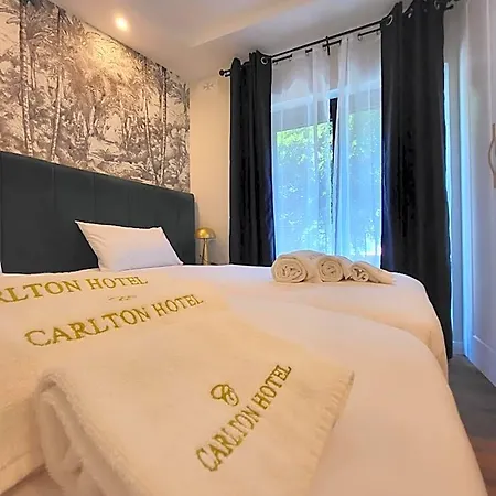 Carlton Hotel