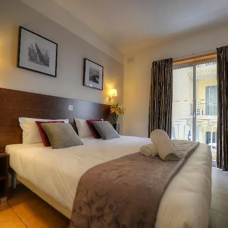 Carlton Hotel
