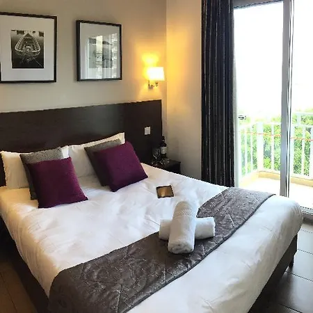 Carlton Hotel