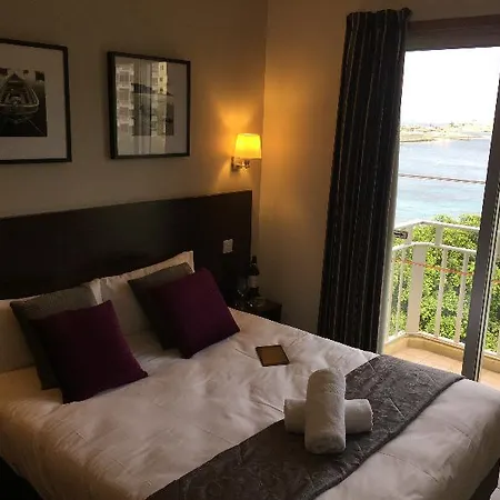 Carlton Hotel 3*